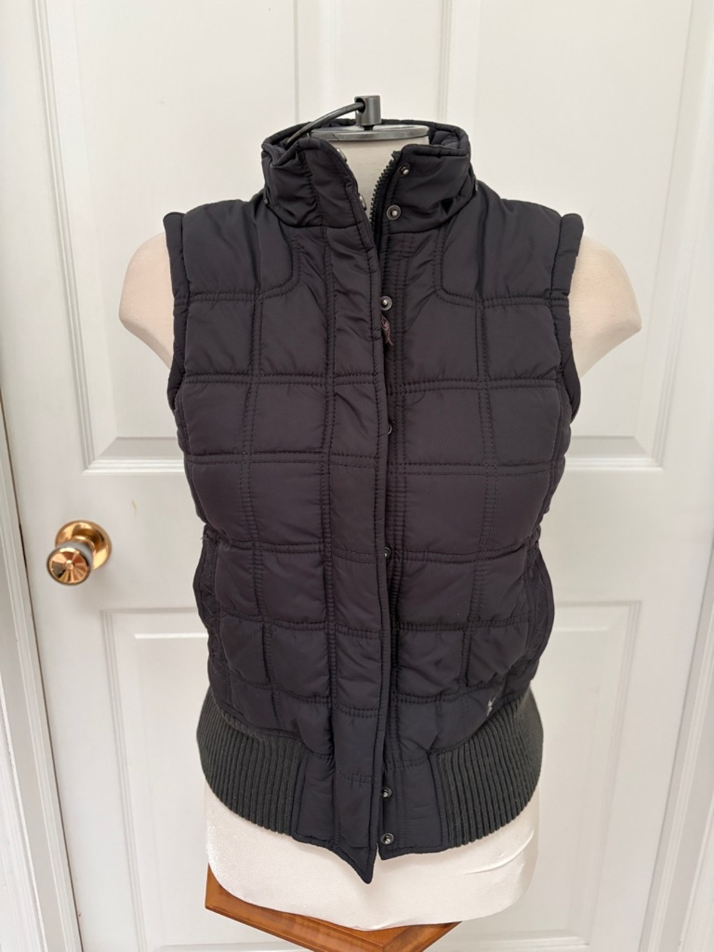 American Eagle Outfitters Black Quilted Puffer Vest ladies small